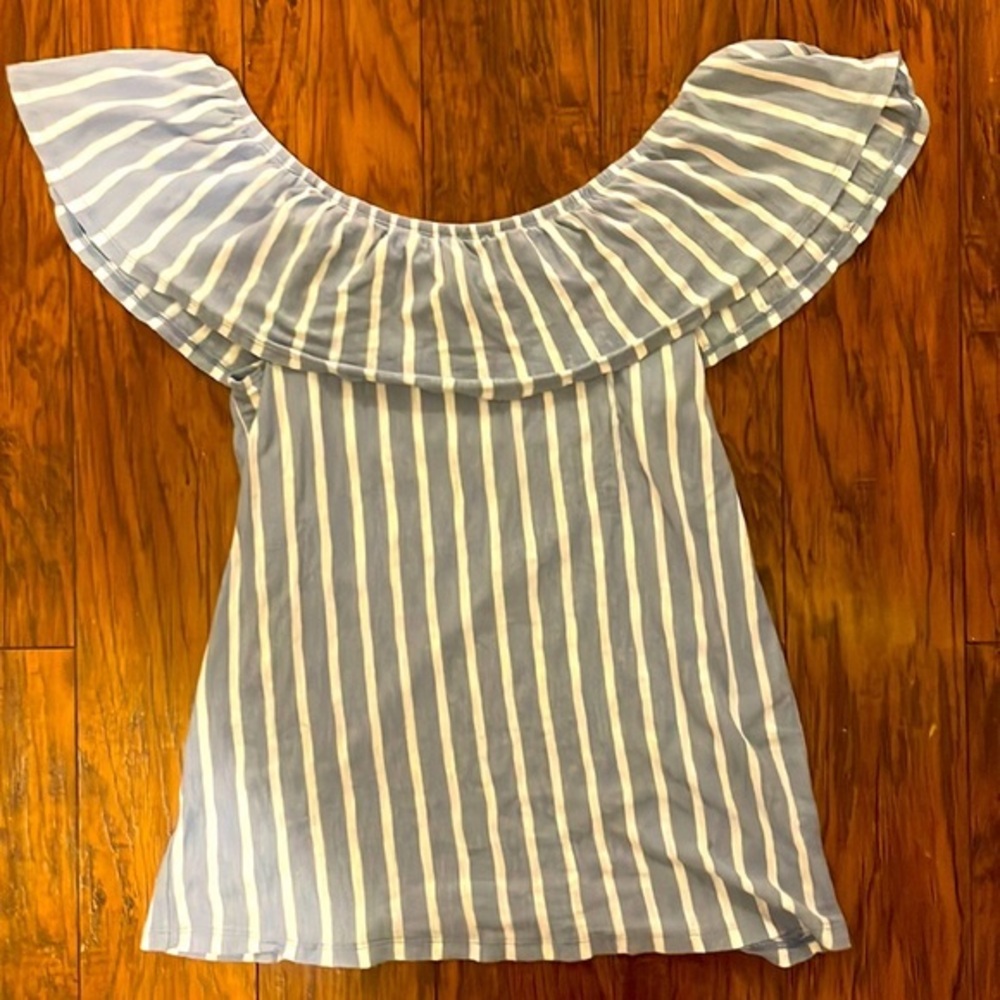 Old Navy light blue striped cute shirt size M